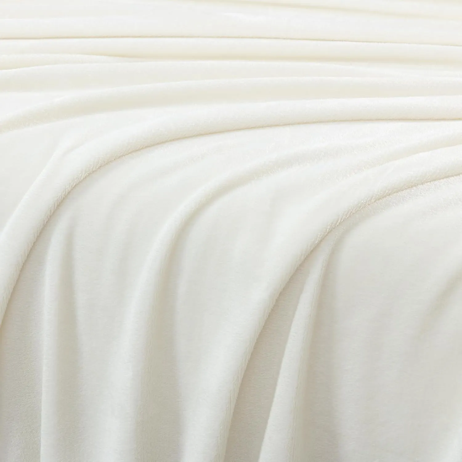 Chezmoi Collection Extra Soft Fleece Sheet Set Queen, Microplush Non-Pilling Velvety Bed Sheet, Deep Pocket - Lightweight All Season Warmth, Queen, Dove White