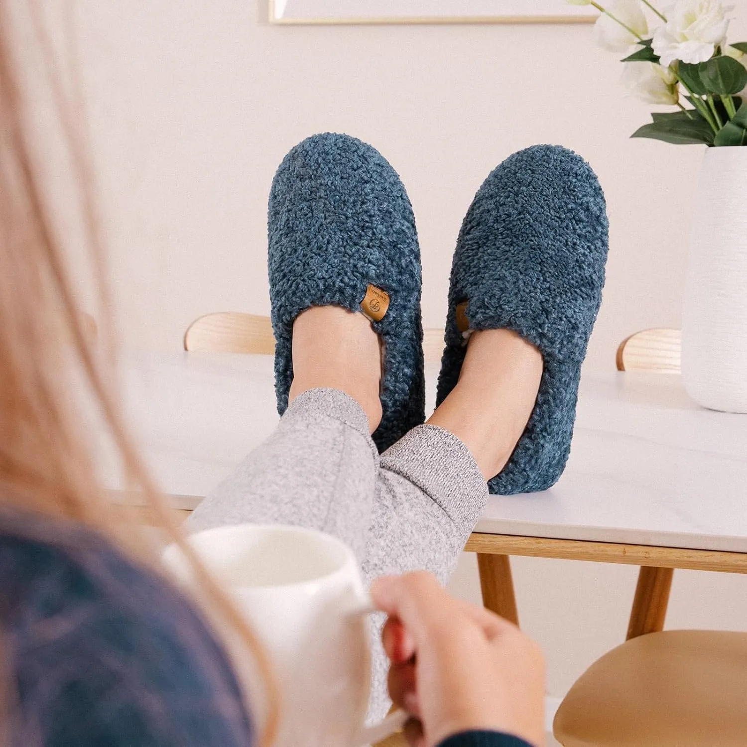 EverFoams Women’s Soft Curly Full Slippers Memory Foam Lightweight House Shoes Cozy Loafer with Polar Fleece Lining