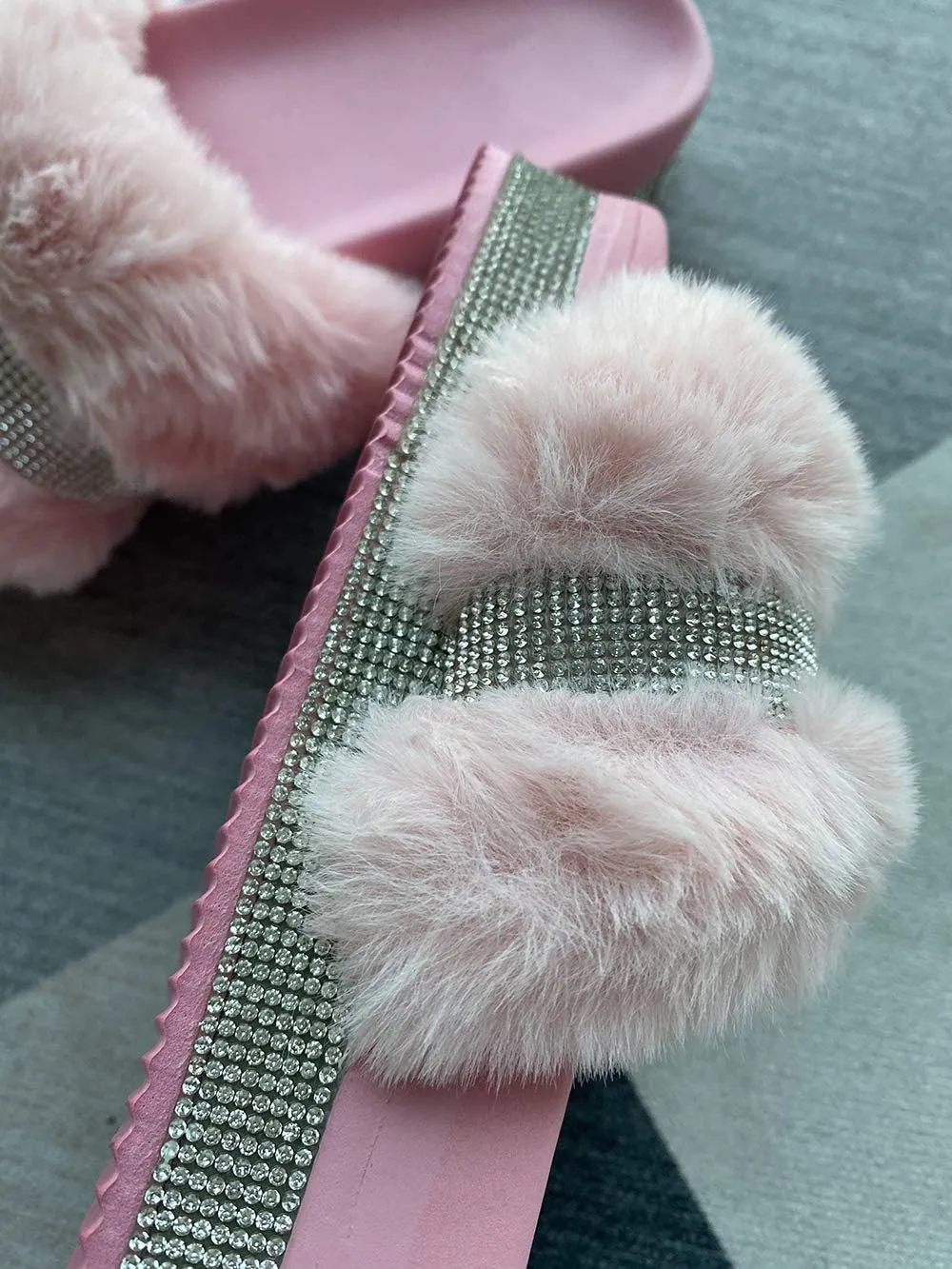JITUUE light Slide Slippers for women Slip On heel Flats Platform with Faux Fur Rhinestone Outdoor Indoor Open Toe Sandals