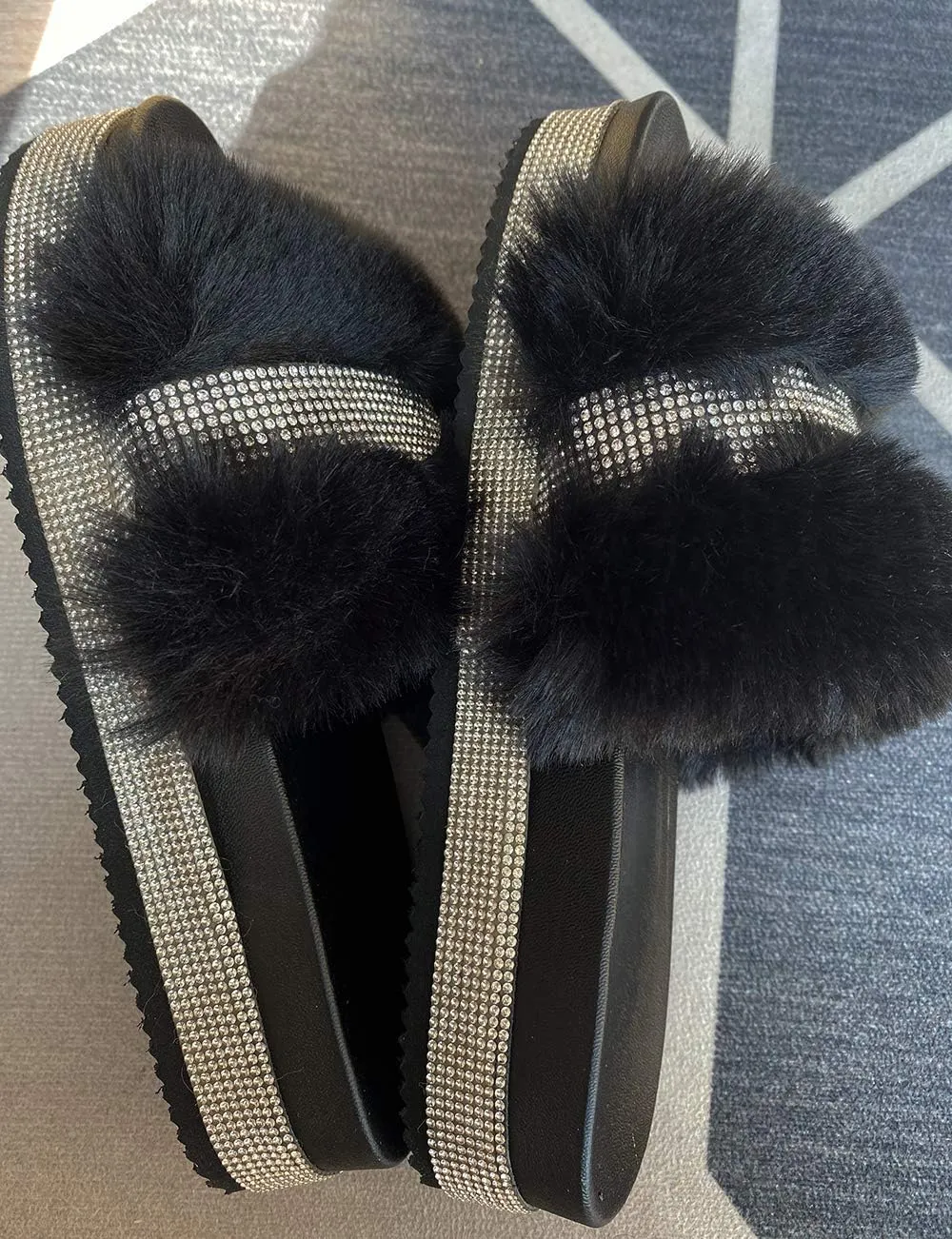 JITUUE light Slide Slippers for women Slip On heel Flats Platform with Faux Fur Rhinestone Outdoor Indoor Open Toe Sandals