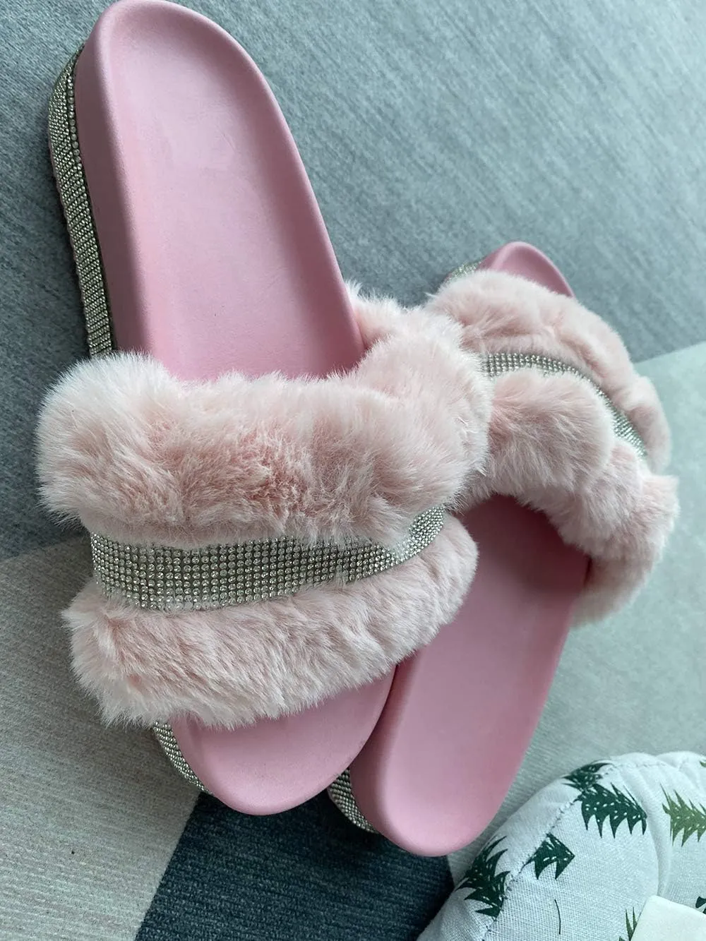 JITUUE light Slide Slippers for women Slip On heel Flats Platform with Faux Fur Rhinestone Outdoor Indoor Open Toe Sandals