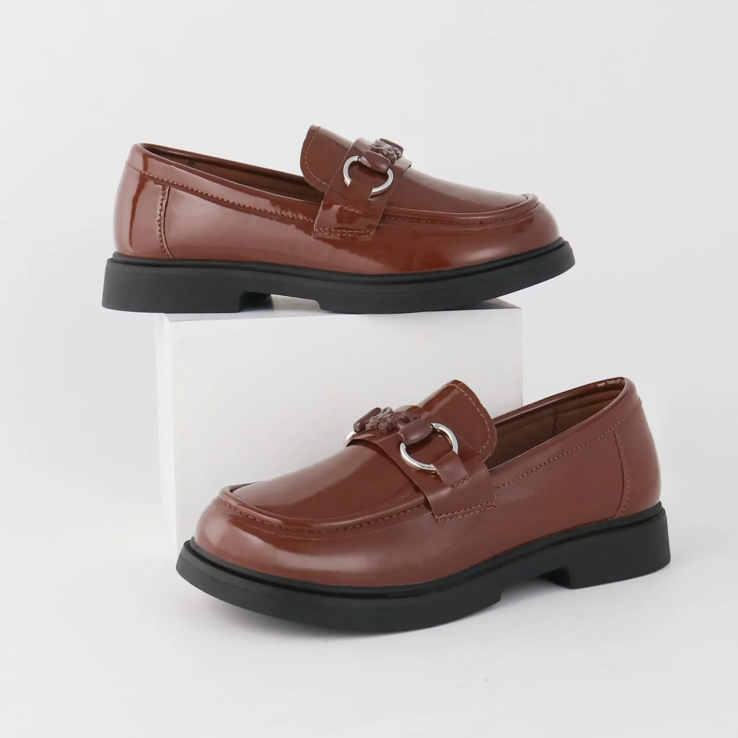 Tobfis Girls Slip-On Round Toe Oxford Butterfly Metal Chain Patent Leather Penny Loafers Flats Church School Uniform Kids Moccasins Dress Shoes (Toddler/Little Kid/Big Kid)