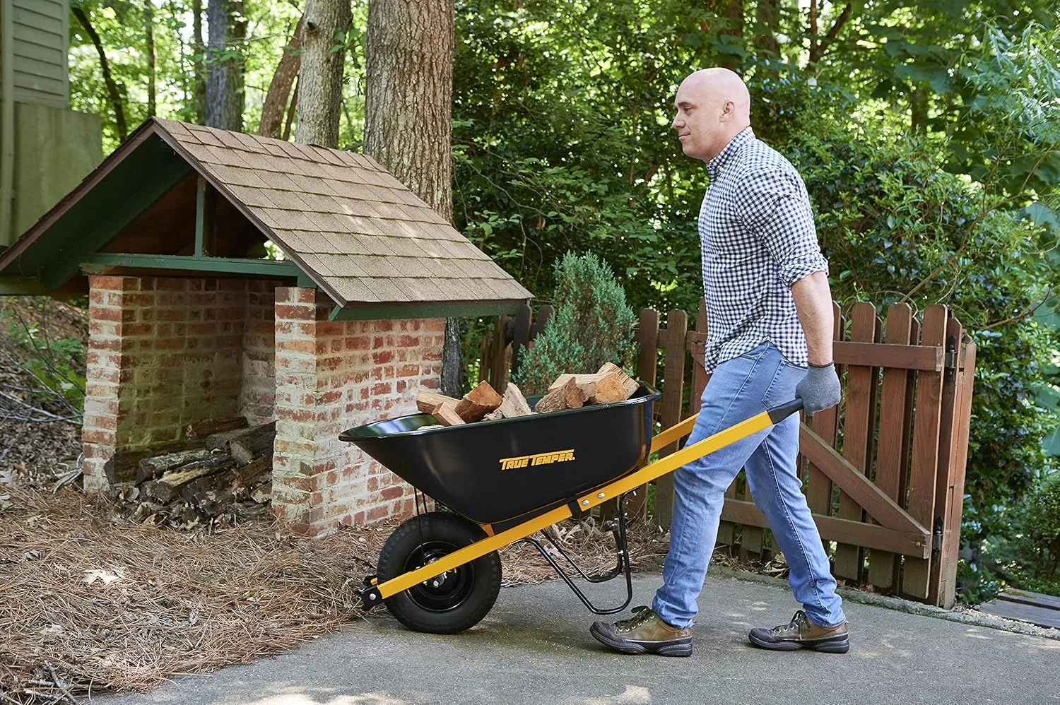 True Temper R6STFFEC 6 Cu. Ft Steel Tray Wheelbarrow with Never Flat Tire & Steel Handles, Black