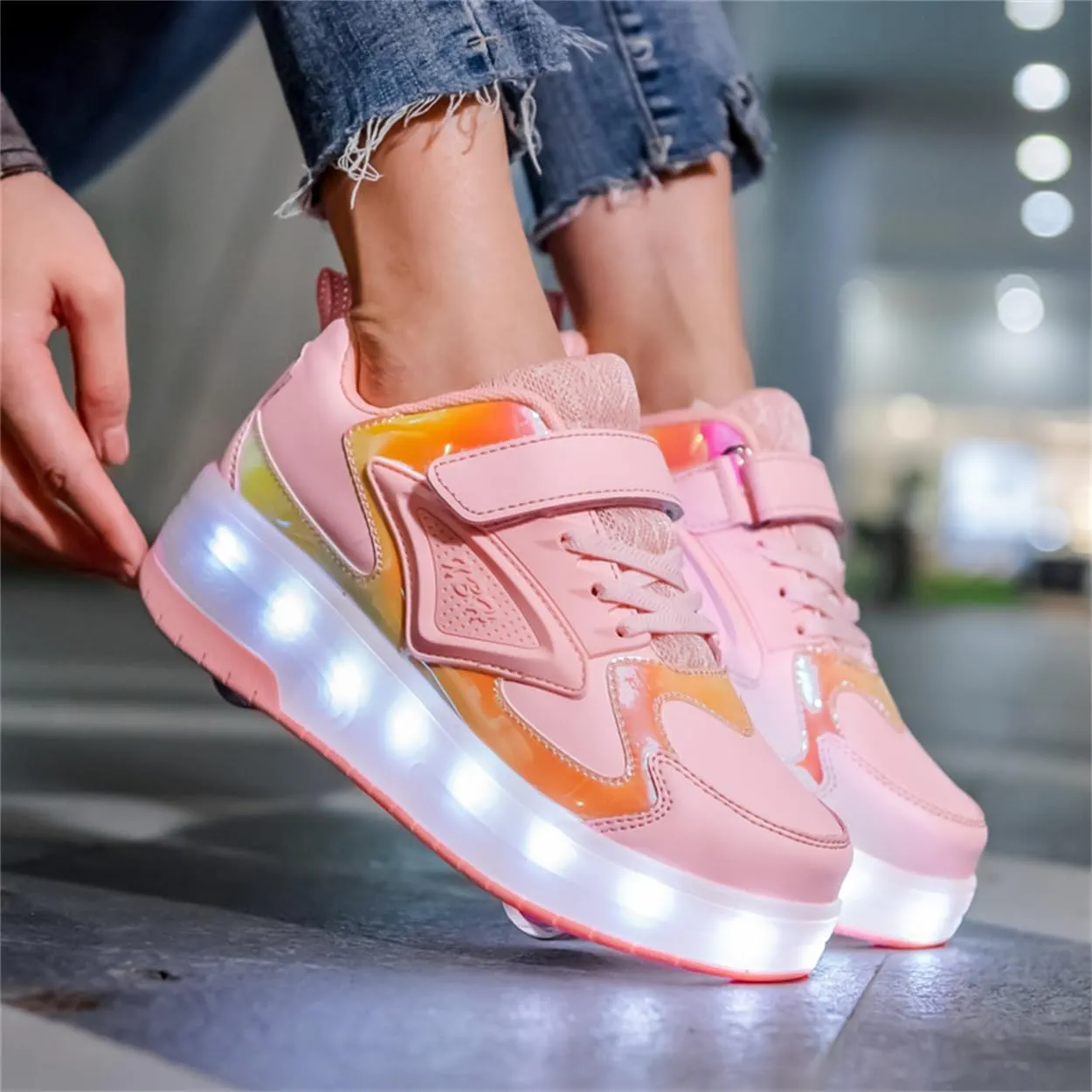 Unisex Roller Shoes Kids Sparkling Wheels Shoes Girls Light up Roller Skates Sneakers Boys Rechargeable Flashing Sneakers for Gift