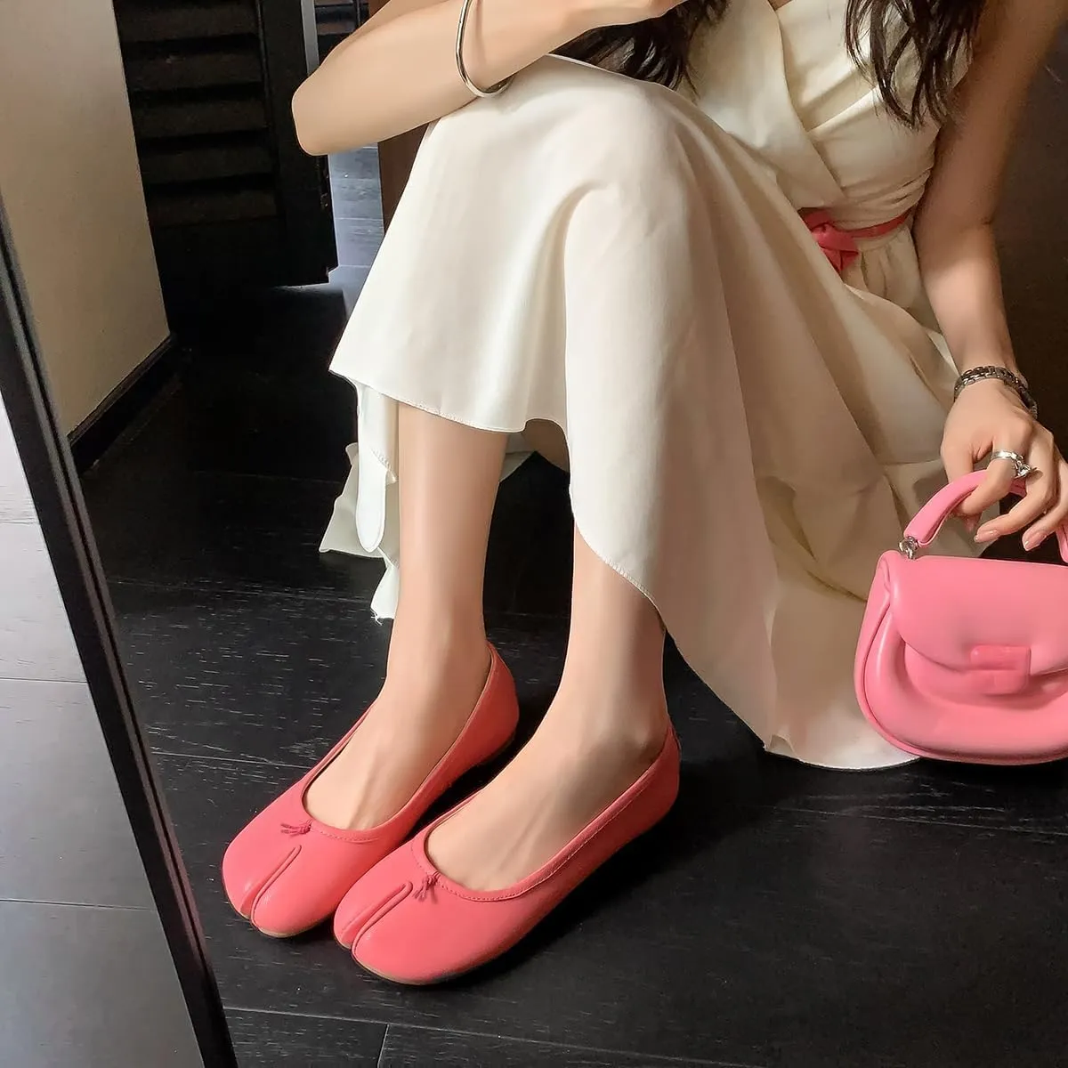 Women's Casual Round Toe Flats, Comfortable Slip-On Shoes with Soft Sheepskin Leather and TPR Non-Slip Sole, Low 1cm Heel, Stylish Cow Hoof Design