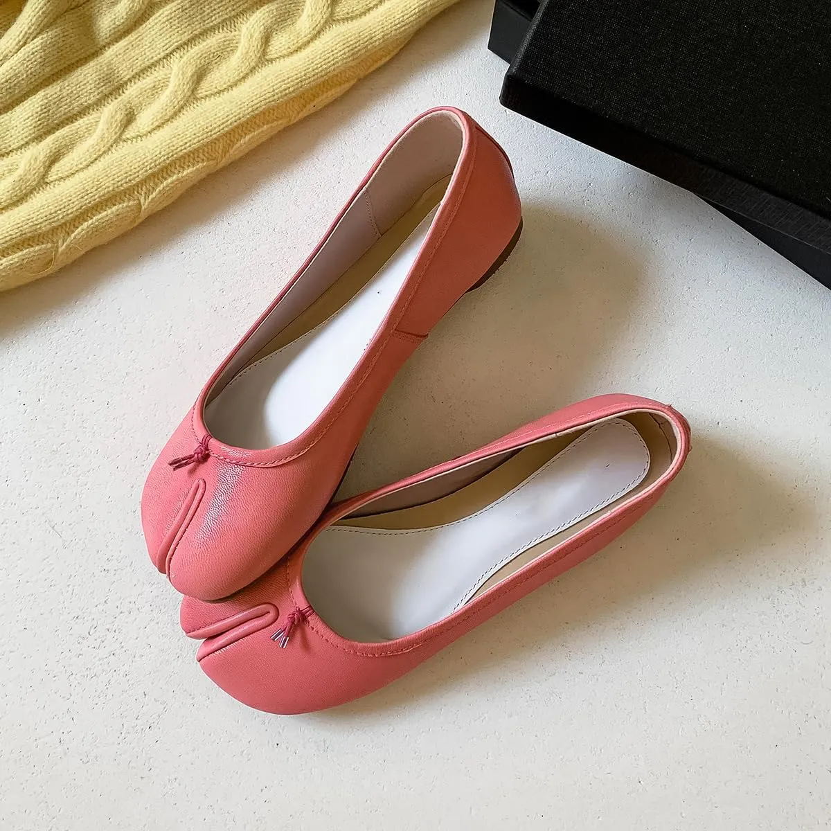 Women's Casual Round Toe Flats, Comfortable Slip-On Shoes with Soft Sheepskin Leather and TPR Non-Slip Sole, Low 1cm Heel, Stylish Cow Hoof Design
