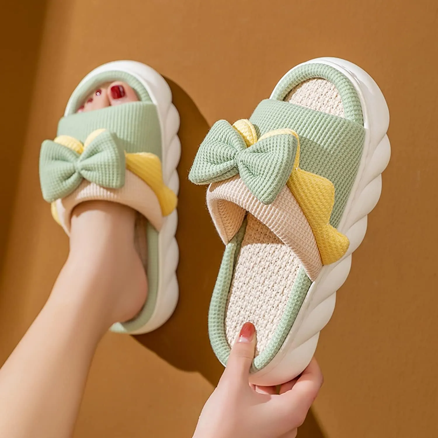 Women's linen slippers. Comfortable linen slippers. Non-slip tread pattern on the sole. Highly elastic and soft sponge for stylish skin-friendliness.